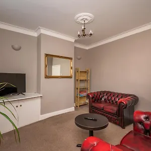 https://pass-the-keys-central-property-with-historic-city-walls-view.yorkshirehotels.net